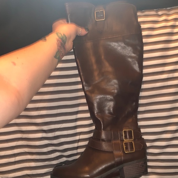 Great condition. Only worn a handful of times. - Picture 2 of 2